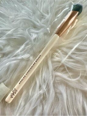 Mally Beauty Angled Concealer Makeup Brush NWT Retail $19